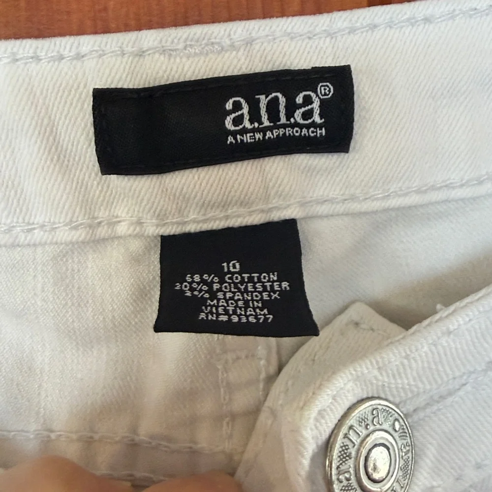 a.n.a Classic White Denim Pants Sz 10. WJ